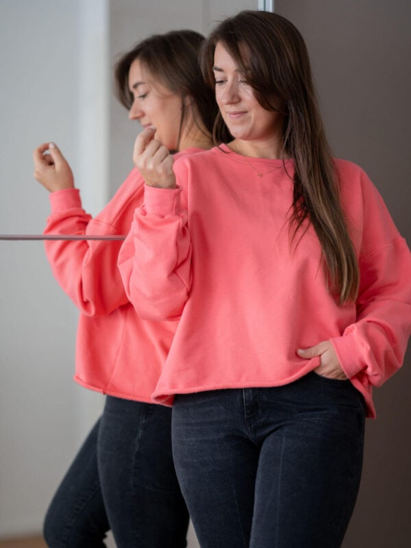 Sweater woman „roll up“